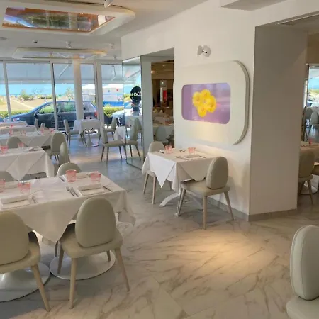 Marina & 4 Stelle S Hotel apartamentowy 3*