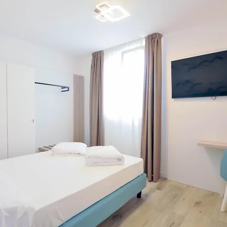 Marina & 4 Stelle S Hotel apartamentowy 3*