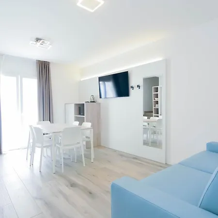 Marina & 4 Stelle S Hotel apartamentowy 3*