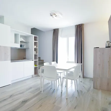 Marina & 4 Stelle S 카오를레