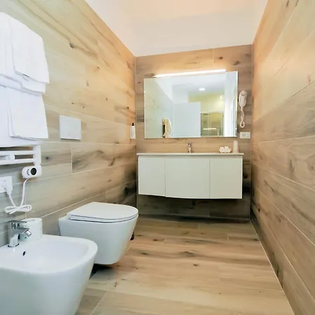 Marina & 4 Stelle S 아파트호텔