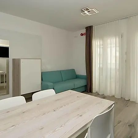 Marina & 4 Stelle S Aparthotel 3*